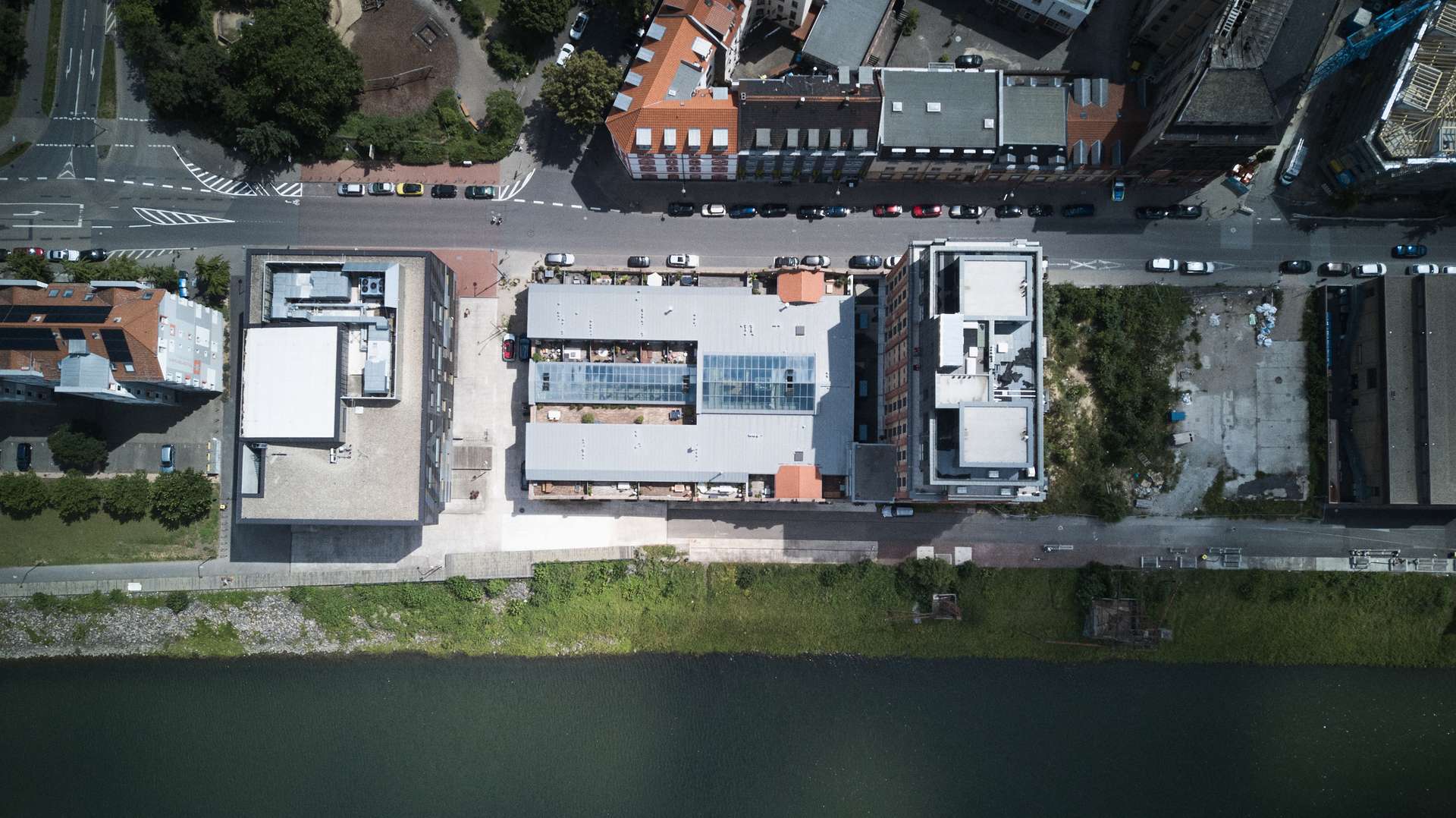 Hafenloft am Wasser mit Balkon und Tiefgaragenstellplatz