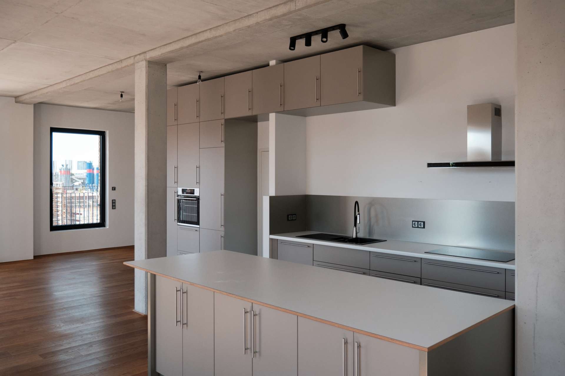 Hafenloft am Wasser mit Balkon und Tiefgaragenstellplatz