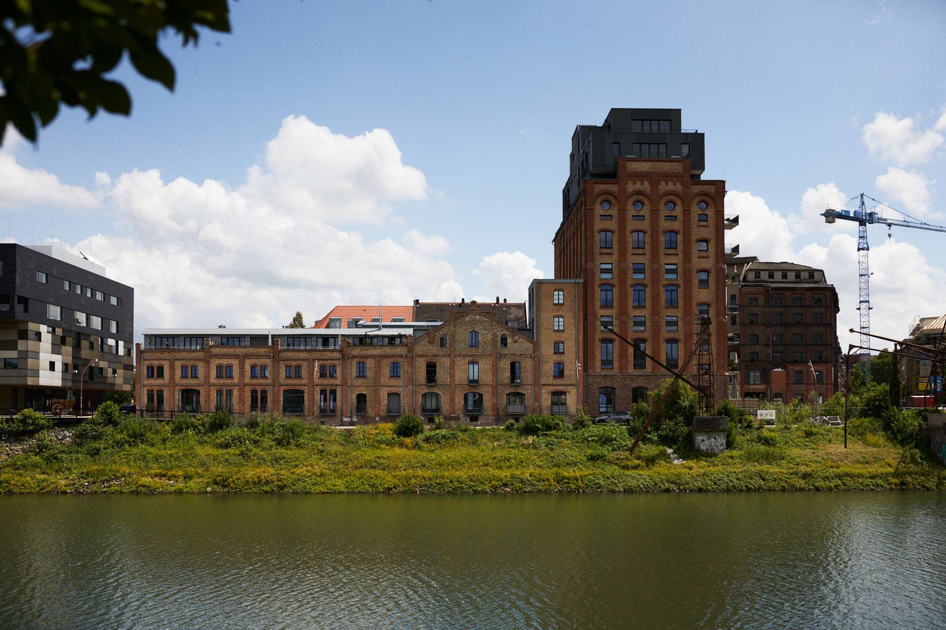 Hafenloft am Wasser mit Balkon und Tiefgaragenstellplatz
