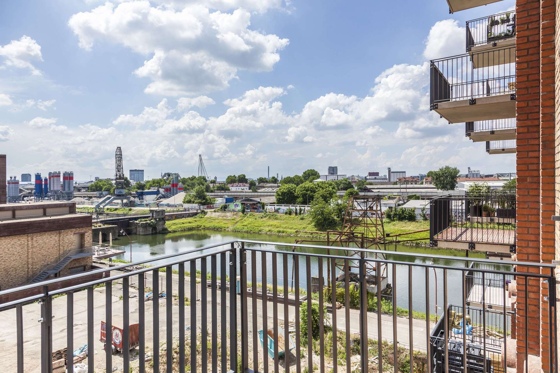 Hafenloft am Wasser mit Balkon und Tiefgaragenstellplatz