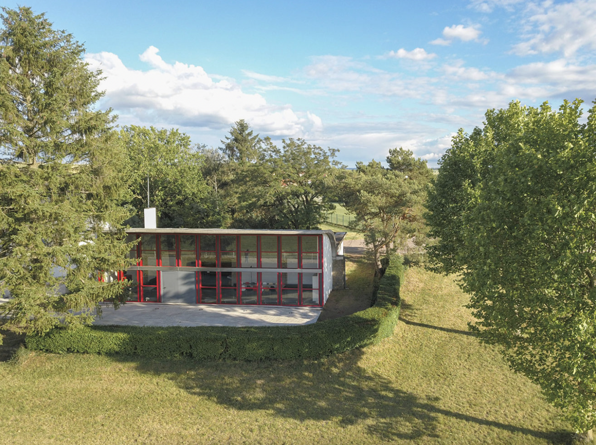 Ehemaliger Flugplatz entworfen von Jean Prouvé und Le Corbusier