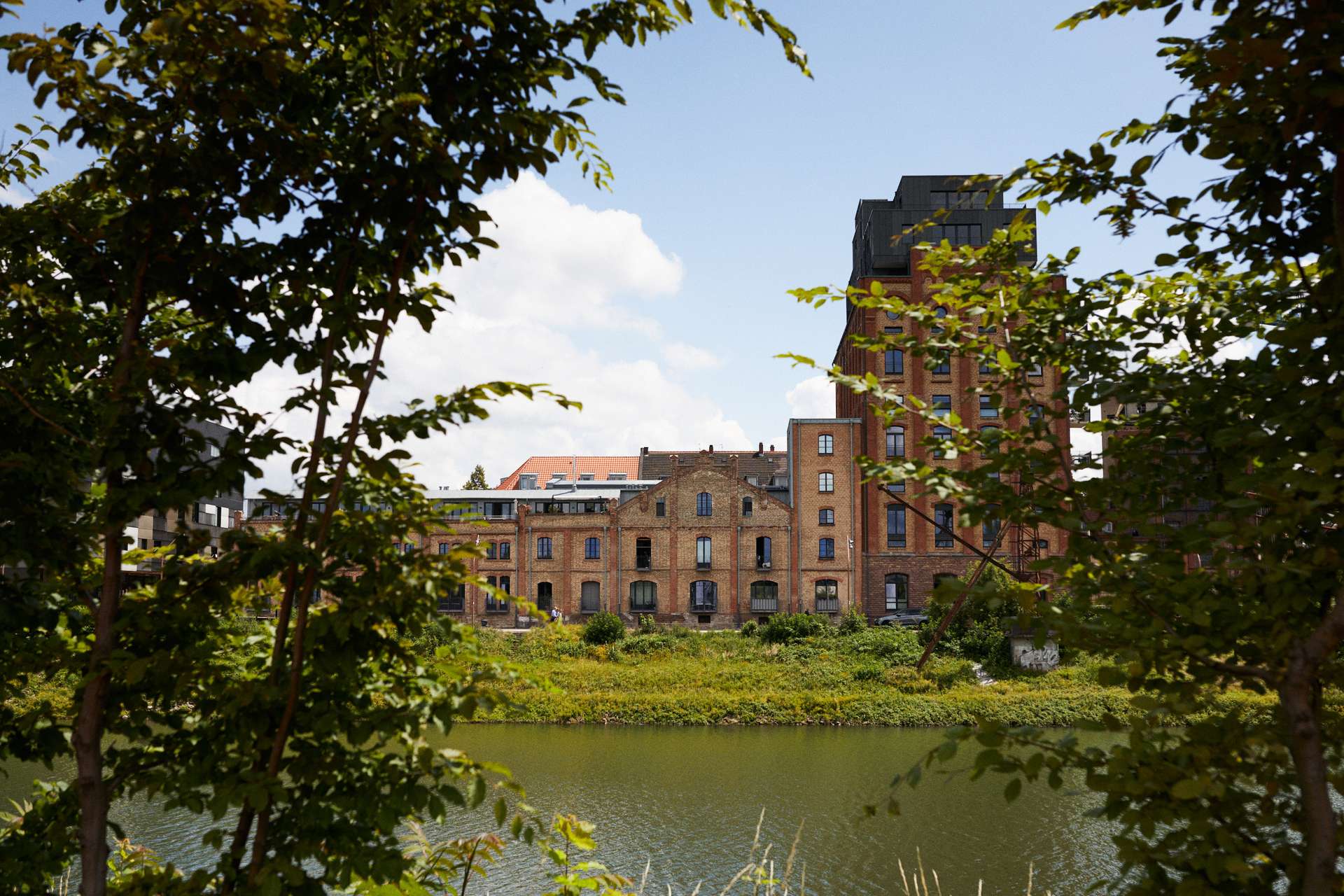 Hafenloft am Wasser mit Balkon und Tiefgaragenstellplatz