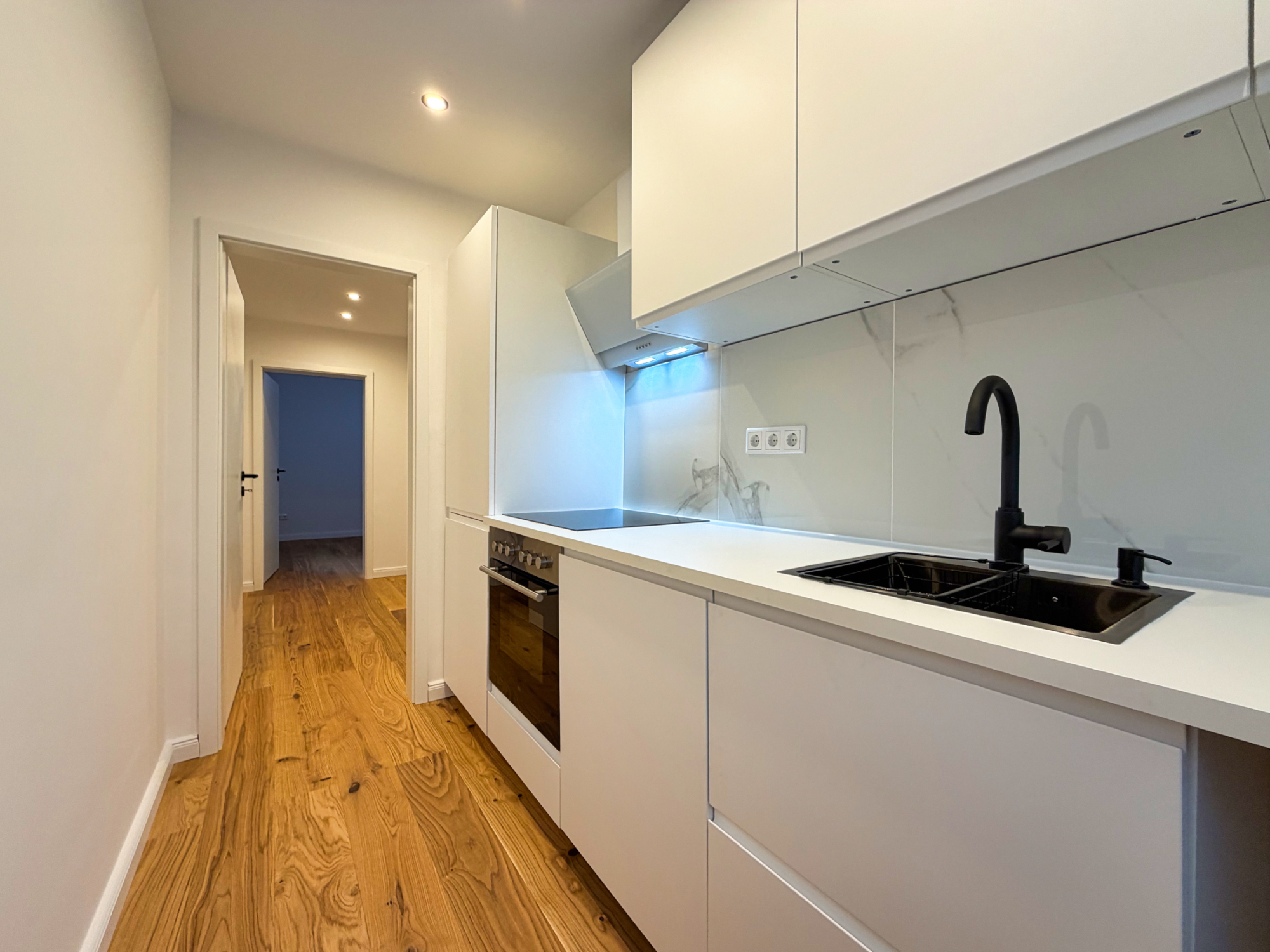 Bremen-Neustadt: Sanierte 2-Zimmer-Wohnung mit großer Dachterrasse & Garage