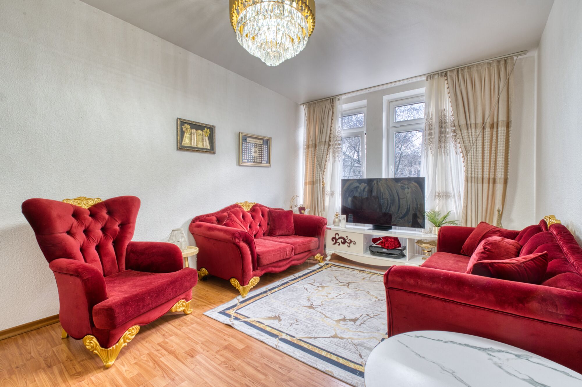 Gut geschnittene 3,5-Zimmer-Wohnung in zentraler Lage mit großem Potenzial!