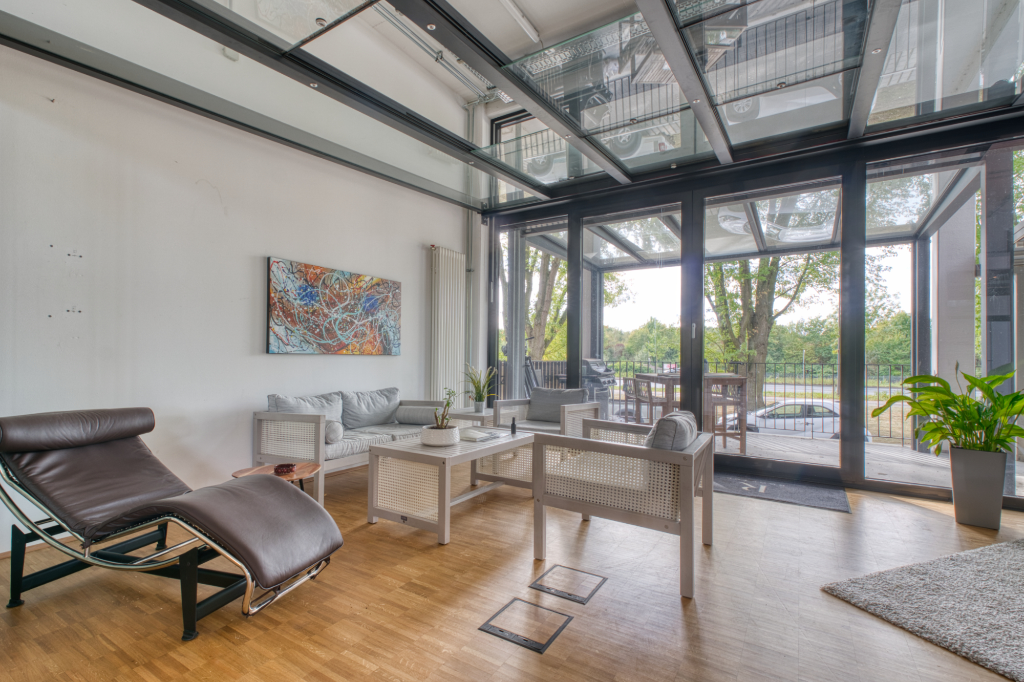 Loft 8: vermietete Gewerbefläche im EG mit Terrasse, ca. 195 m², 2 Stellplätze