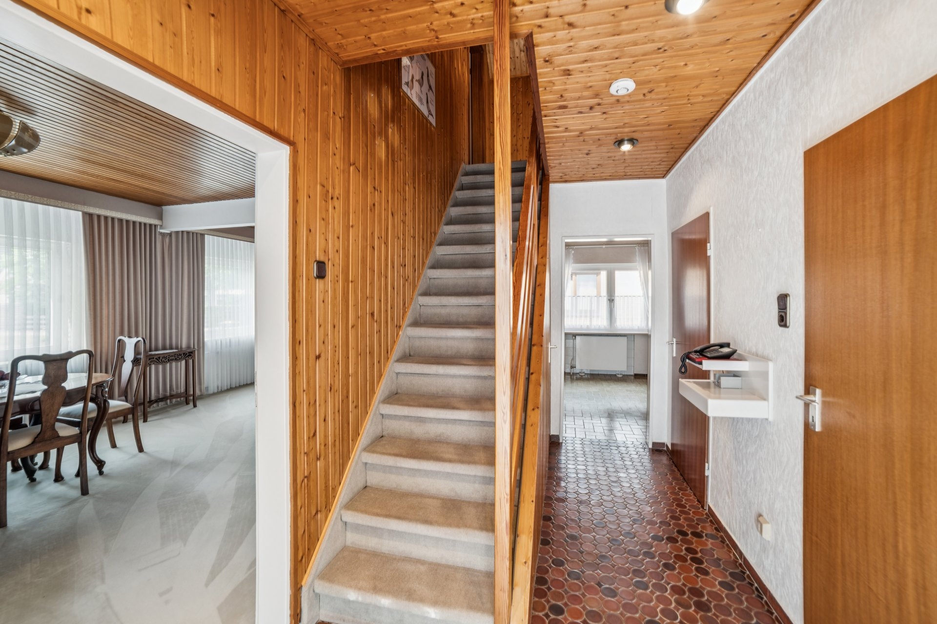 Flur mit Treppe - Haus 1