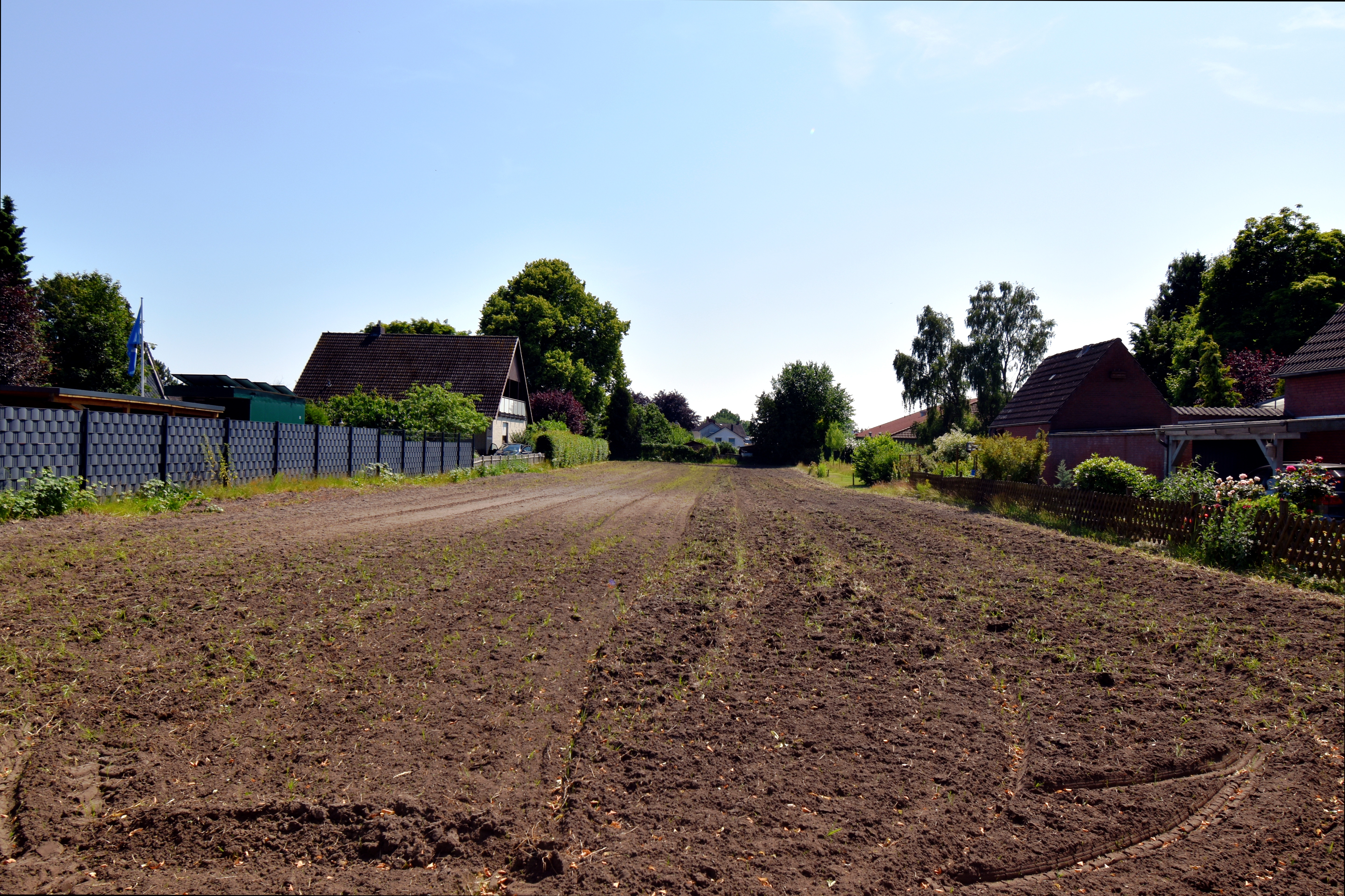 Sonniges Baugrundstück für 3 Doppelhäuser zu verkaufen