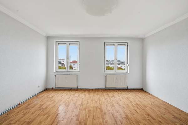 Wohnzimmer mit Blick über die Dächer