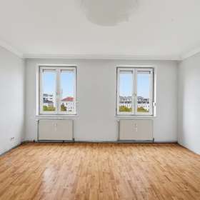 Wohnzimmer mit Blick über die Dächer