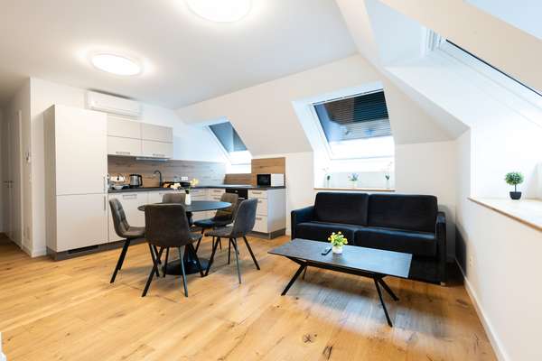 Wohnzimmer mit Küche