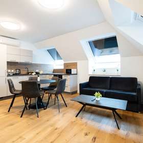 Wohnzimmer mit Küche