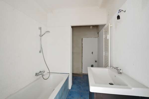 Badezimmer mit Badewanne