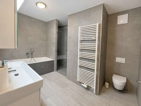 Badezimmer – KI-bearbeitet