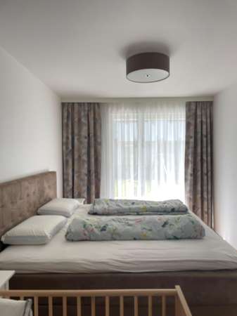 Schlafzimmer mit Gartenzugang