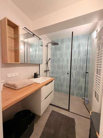 Badezimmer mit Dusche