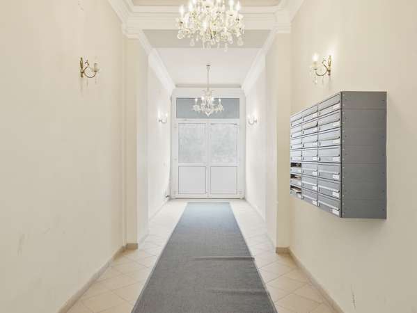 E1008087 (1)