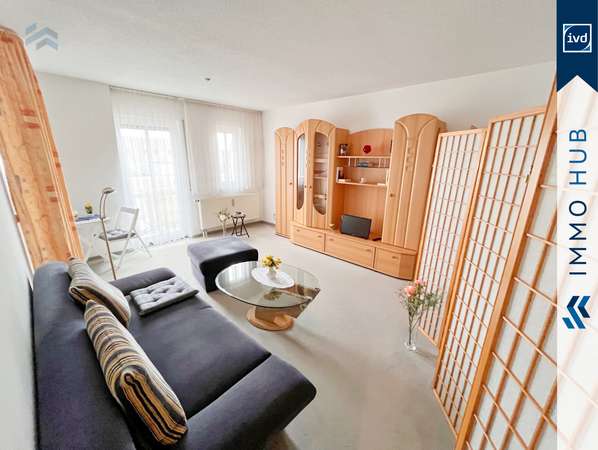 Wohnzimmer mit Blick zum Balkon – Bild 3