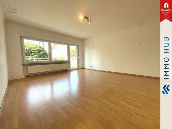 Wohnzimmer mit Balkonzugang – Bild 2
