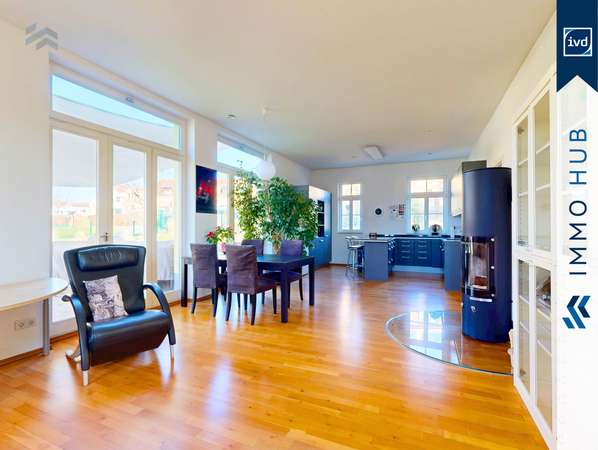 Wohnzimmer mit Kamin – Bild 5