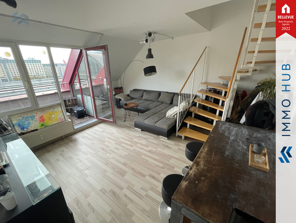 helles Wohnzimmer mit Loggia – Bild 2
