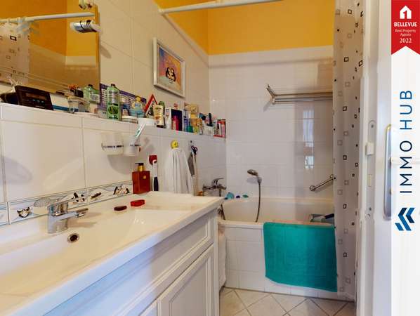 Badezimmer mit Wanne – Bild 7