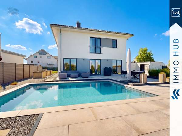 Rückansicht mit Pool