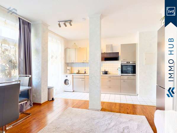 Wohnzimmer mit offener Küche – Bild 2