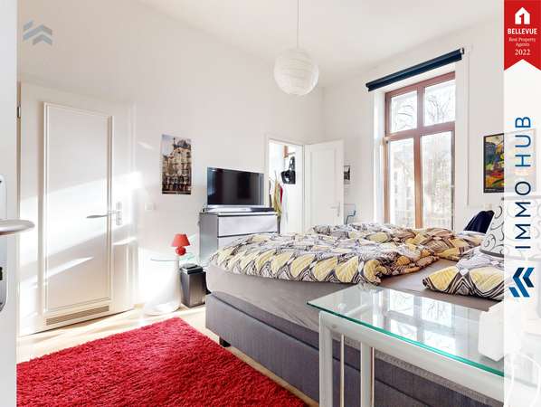 Schlafzimmer mit Zugang zum Balkon – Bild 9
