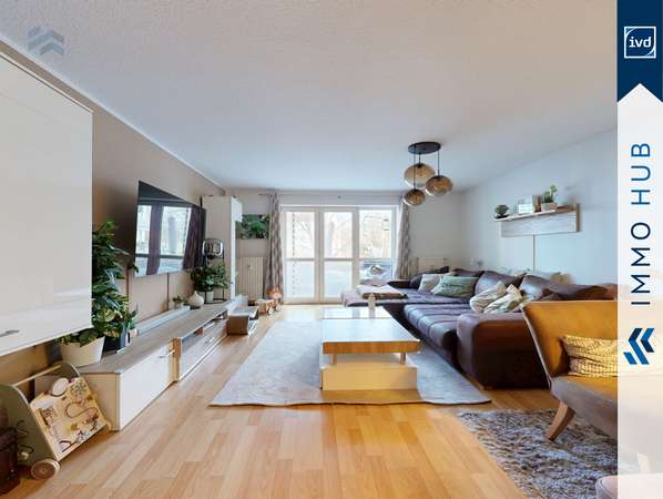 Wohnzimmer mit Balkon – Bild 1
