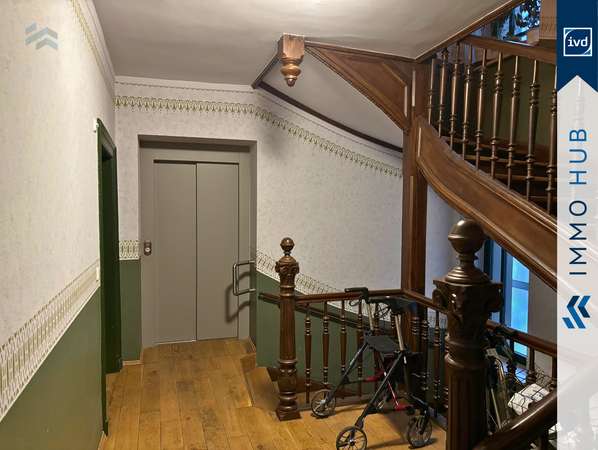Treppenhaus und Fahrstuhl – Bild 7