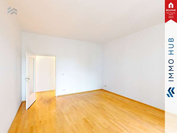 Wohnzimmer mit Balkon – Bild 9