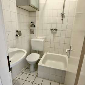 Bild 17 von 17: Badezimmer Wohnung 2, Zwei Wohnungen im Paket – Flexible Kapitalanlage mit Entwicklungspotenzial im Herzen von Kiel