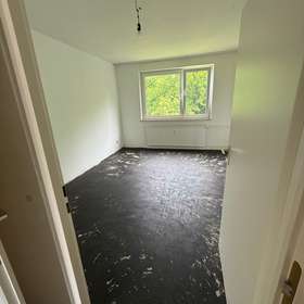 Bild 9 von 13: Schlafzimmer, Aus Alt mach Neu: 3-Zimmer mit Entwicklungspotenzial in Kiel