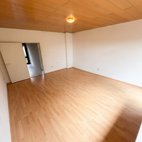 Bild 6 von 22: Zimmer, Reihenmittelhaus mit direktem Seeblick auf allen Ebenen – Sanierungsobjekt mit Entwicklungspotenzial