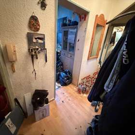 Bild 5 von 17: Flur, 4-Zimmer-Wohnung mit Entwicklungsperspektive sucht Handwerker