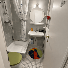 Bild 6 von 9: Badezimmer, Aufwachen mit Meerblick in Kiel Schilksee!