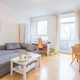 Bild 2 von 11: Wohnzimmer, Wenn du über Los kommst, sollte diese Immobilie deine Erste sein!