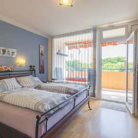 Bild 8 von 21: Schlafzimmer, Ihr neuer Wohntraum in Kiel-Hassee – Großzügige 3-Zimmer-Wohnung mit Stellplatz und Aufzug