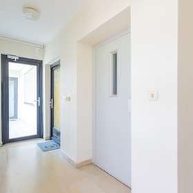 Bild 19 von 21: Aufzug, Ihr neuer Wohntraum in Kiel-Hassee – Großzügige 3-Zimmer-Wohnung mit Stellplatz und Aufzug