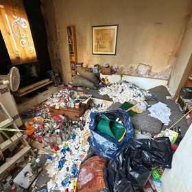 Bild 14 von 17: Wohnzimmer, 4-Zimmer-Wohnung mit Entwicklungsperspektive sucht Handwerker