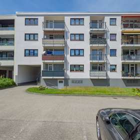 Bild 18 von 21: Rückansicht, Ihr neuer Wohntraum in Kiel-Hassee – Großzügige 3-Zimmer-Wohnung mit Stellplatz und Aufzug