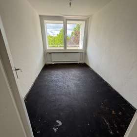 Bild 6 von 13: Schlafzimmer, Aus Alt mach Neu: 3-Zimmer mit Entwicklungspotenzial in Kiel