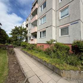 Bild 2 von 13: Außenansicht, Aus Alt mach Neu: 3-Zimmer mit Entwicklungspotenzial in Kiel