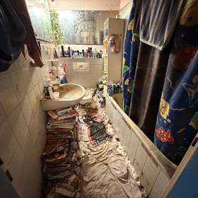 Bild 8 von 17: Badezimmer, 4-Zimmer-Wohnung mit Entwicklungsperspektive sucht Handwerker
