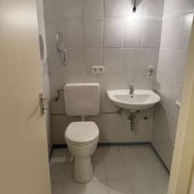 Bild 13 von 13: Badezimmer, Aus Alt mach Neu: 3-Zimmer mit Entwicklungspotenzial in Kiel