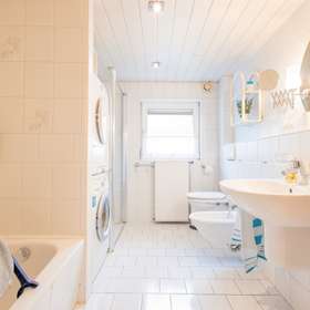 Bild 5 von 15: Badezimmer, Einfach Hammer: Seltene Gelegenheit in bester Lage von Kiel-Hammer