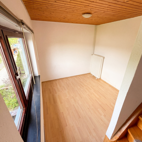 Bild 8 von 22: Zimmer, Reihenmittelhaus mit direktem Seeblick auf allen Ebenen – Sanierungsobjekt mit Entwicklungspotenzial