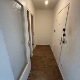 Bild 11 von 13: Flur, Aus Alt mach Neu: 3-Zimmer mit Entwicklungspotenzial in Kiel