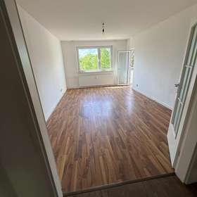 Bild 10 von 13: Wohnzimmer, Aus Alt mach Neu: 3-Zimmer mit Entwicklungspotenzial in Kiel