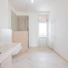 Bild 8 von 15: Badezimmer, 4-Zimmer, 2 Balkone, 1x kernsaniert - bezugsfertige Eigentumswohnung in Kiel-Wik